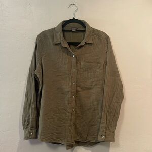 Eddie Bauer Women’s Large textured button shirt